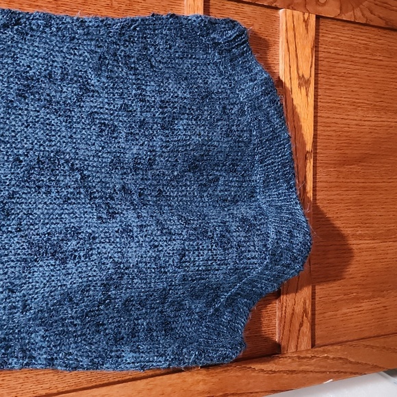 Size Medium Glimmer by J.J. Basics Tunic - Picture 6 of 6